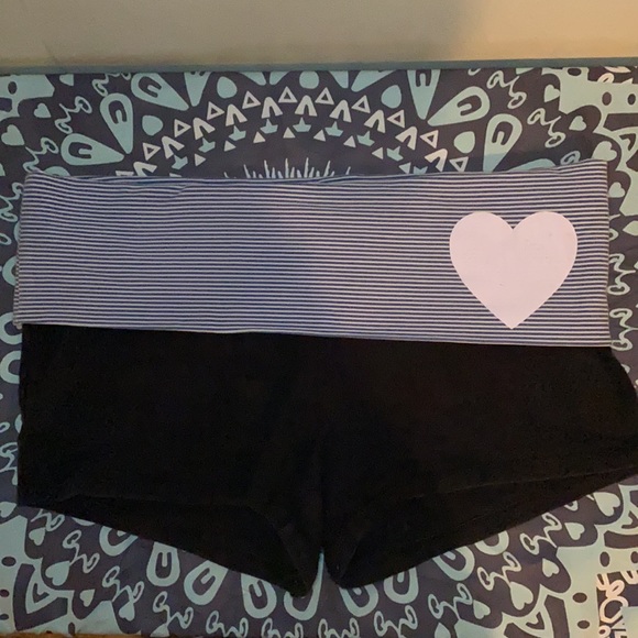 Victoria Secret PINK YOGA Shorts - Size Large - Picture 2 of 5